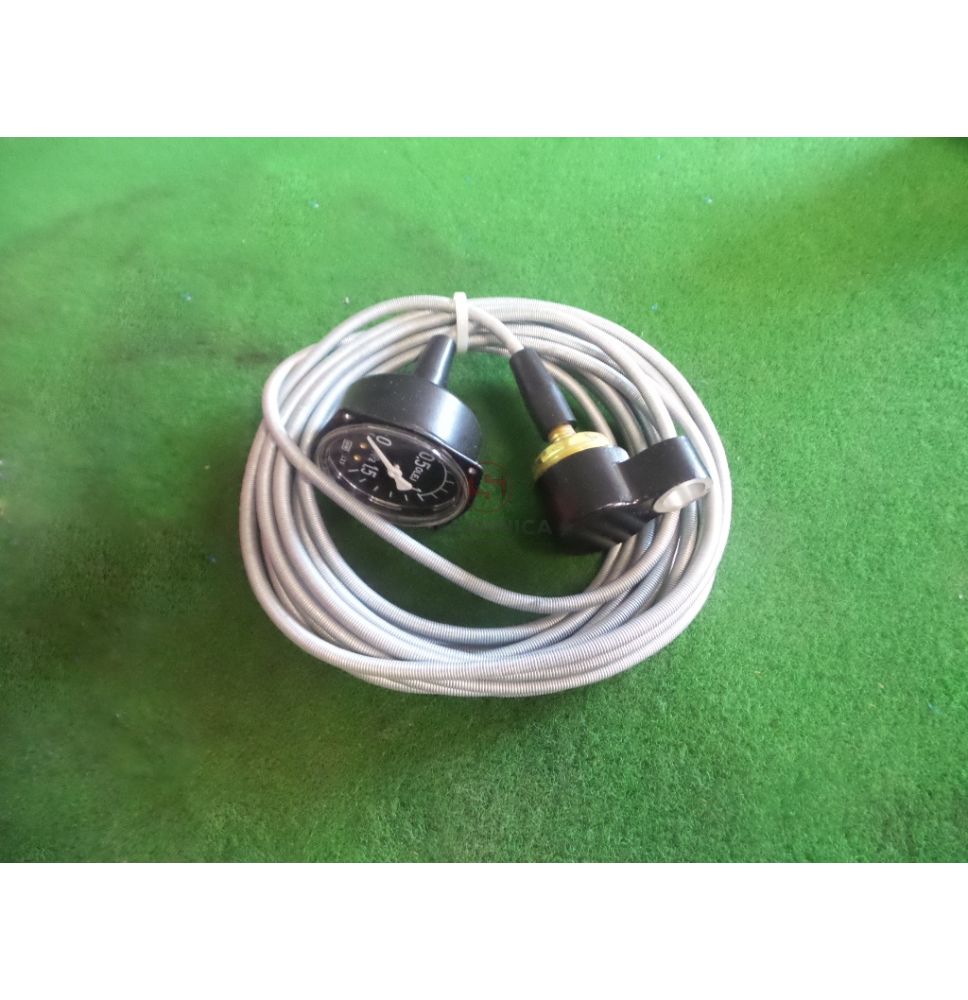 M015 MANOMETR OLEJU Z LINKĄ [BH2205]