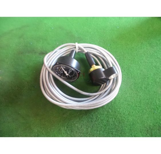 M015 MANOMETR OLEJU Z LINKĄ [BH2205]